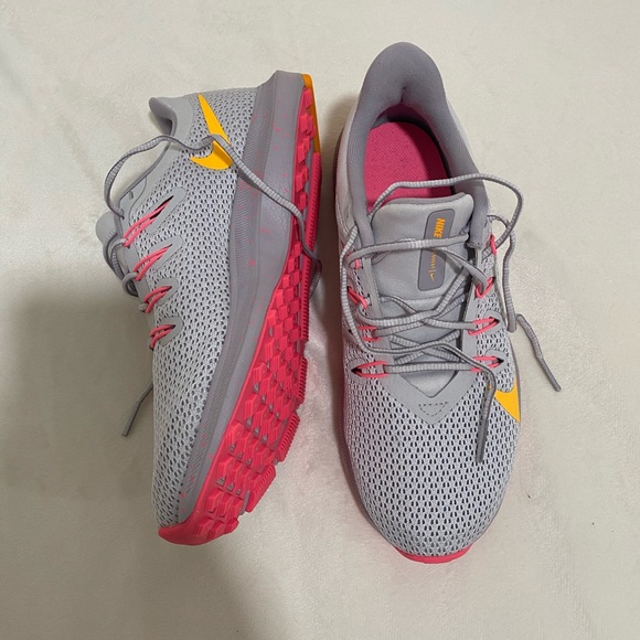 Nike Running Shoes - Picture 2 of 6